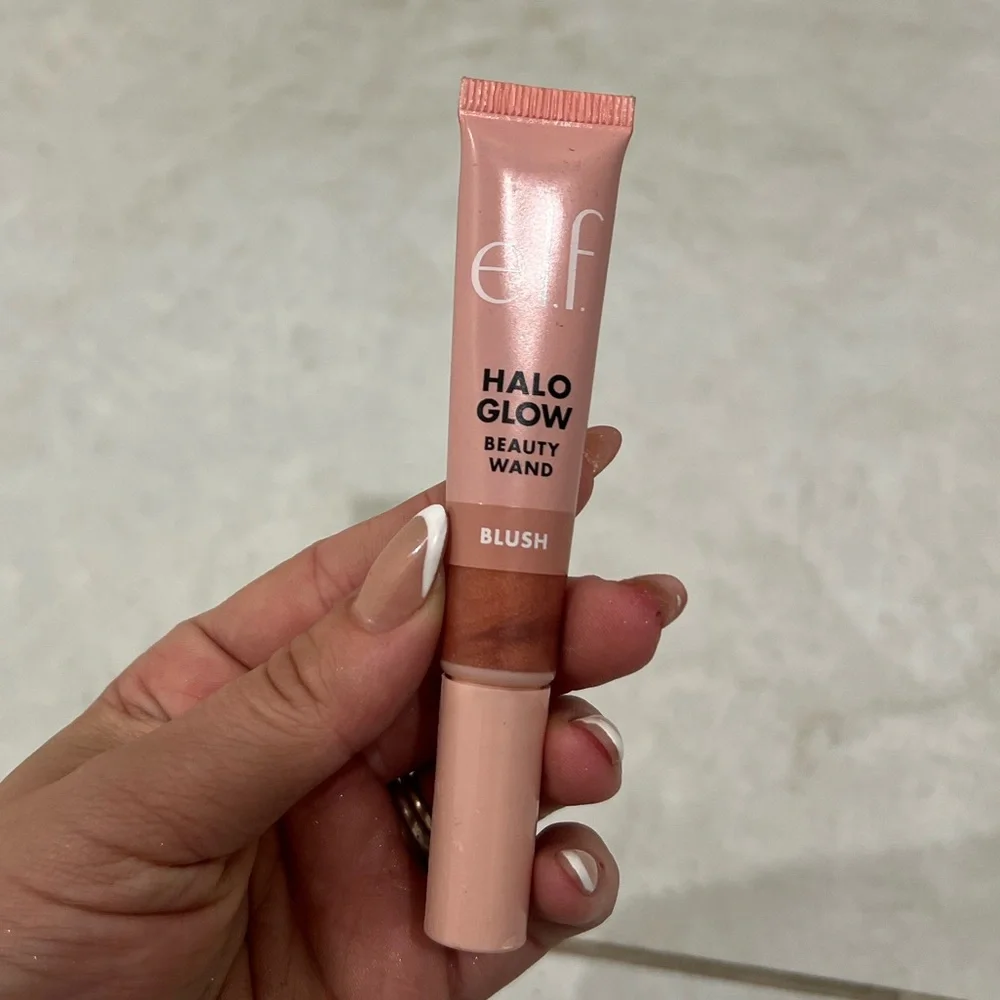 E.l.f. Blush Halo Glow Beauty Wand Candlelit